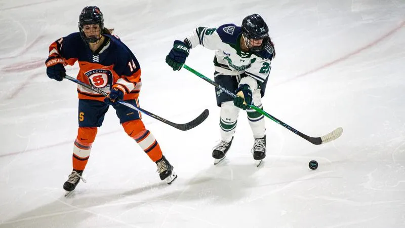 Women's Hockey Splits Opening AHA Weekend with Syracuse in 5-2 Win