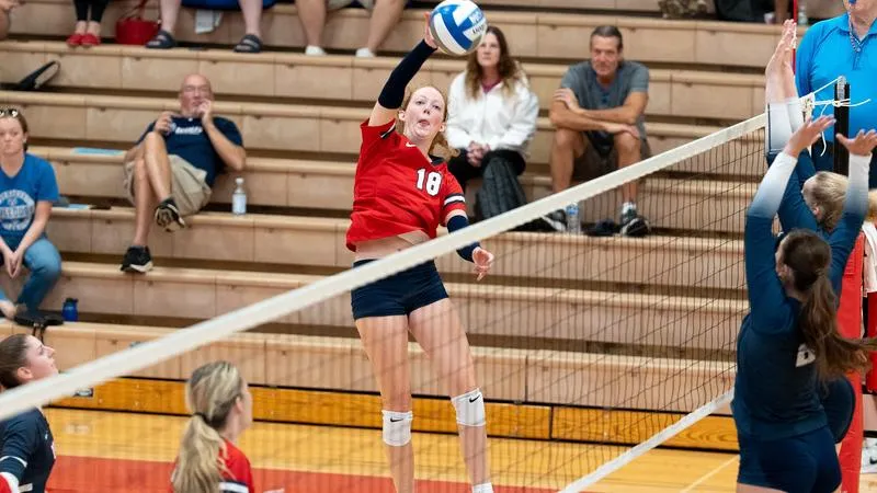 Volleyball Sweeps Tri-Match at York with Two 3-0 Wins