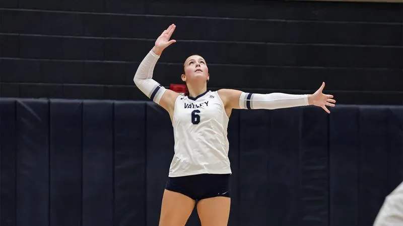 Women's Volleyball Sweeps United East Opponents