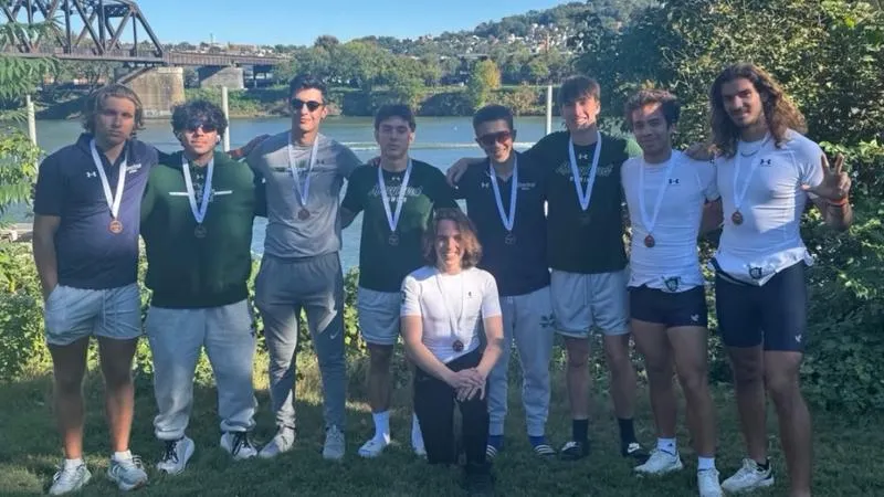 Rowing Opens Season in Head of the Ohio Regatta