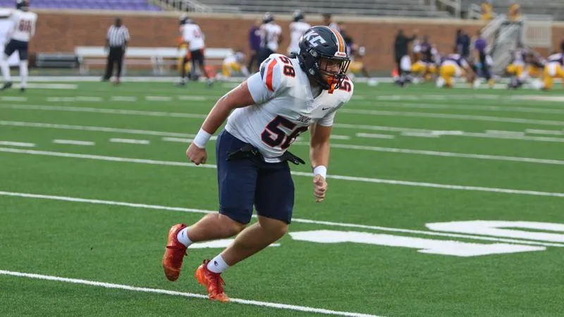 Sadler, Hennigan Find End Zone As Football Visits Mary Hardin-Baylor