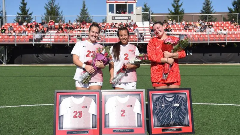 Women's Soccer: Women's Soccer Celebrates Senior Day with 3-0 Victory Over Geneva