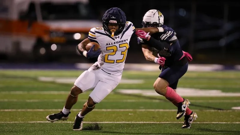 Football's Undefeated Streak Continues With 41-10 Win at Thiel