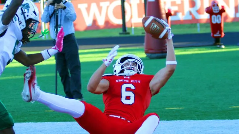 Hollomon ties TD record in Homecoming victory