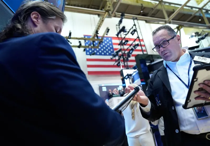 U.S. stocks hold near their records after oil prices swing lower