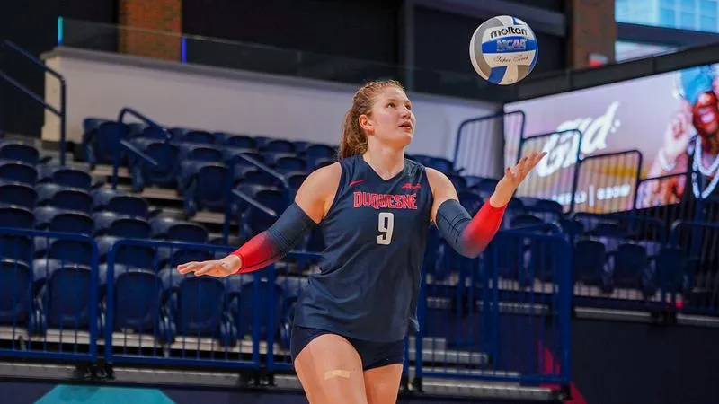 Searles Earns Third Straight A10 Rookie of the Week Honor