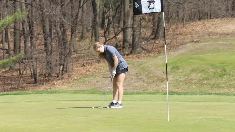 Martin Leads Women's Golf at Colonel Classic