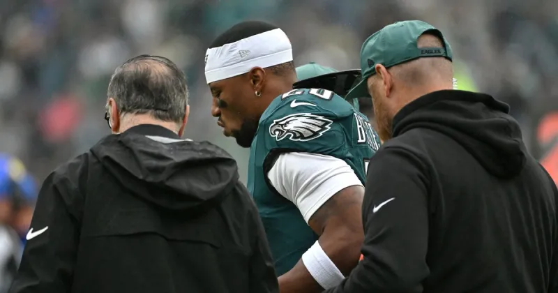 Report: Eagles RB Saquon Barkley 'week to week' with hamstring injury