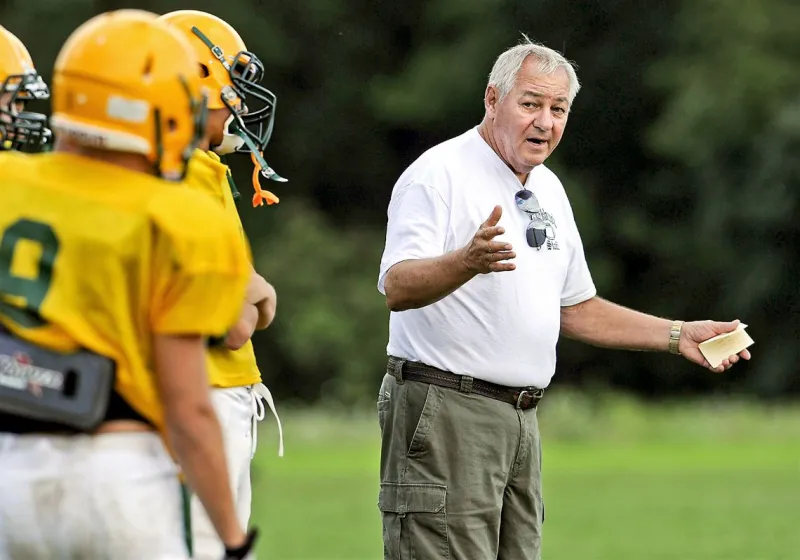 Joe Hamilton, a legendary football coach who turned Blackhawk into a powerhouse, dies at 84