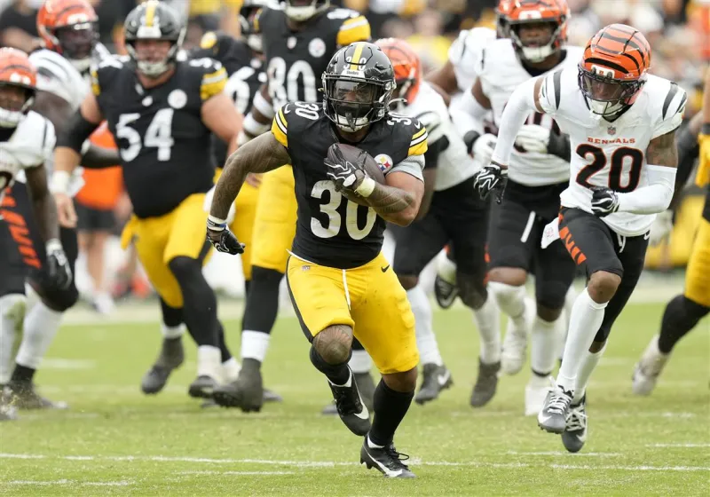 Jaylen Warren unexpectedly became a workhorse - and the Steelers' best offensive player