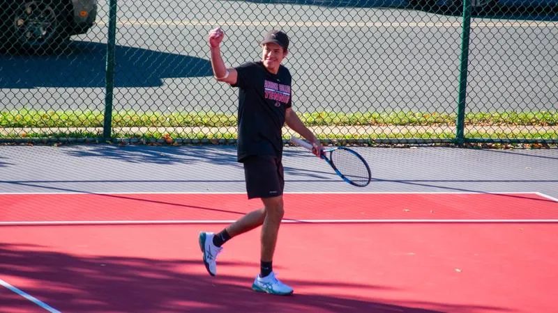 Men's tennis cruises to non-conference win