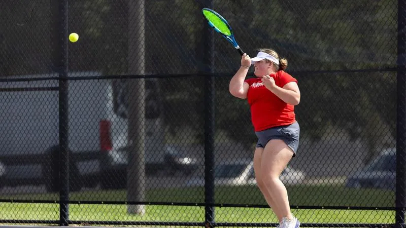 Women's Tennis Earns a Split in Doubleheader