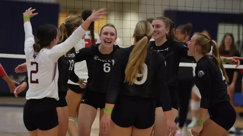 Women's Volleyball Wins at Hood
