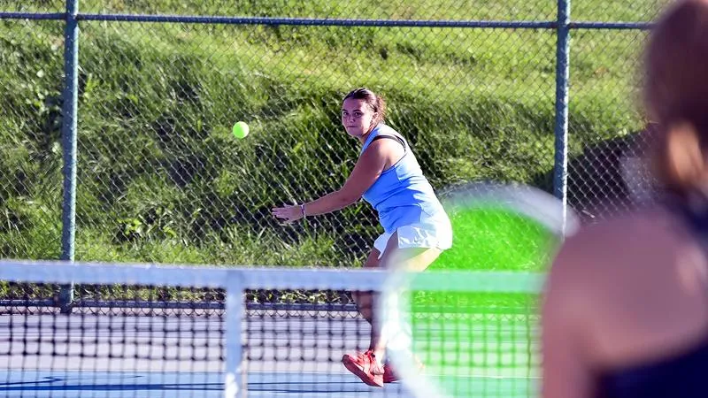 RECAP: Tennis claims hard-fought victory in fall meet finale over Juniata, 5-2