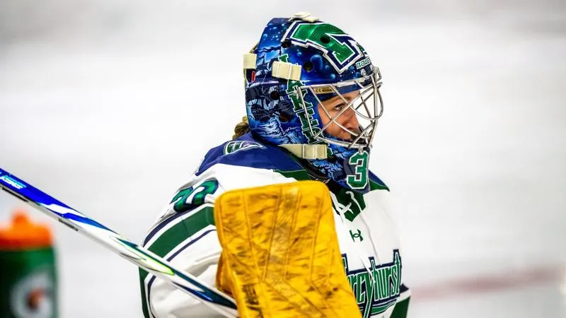 Kipfer Earns First Career Win as Women's Hockey Beats Lindenwood 2-1