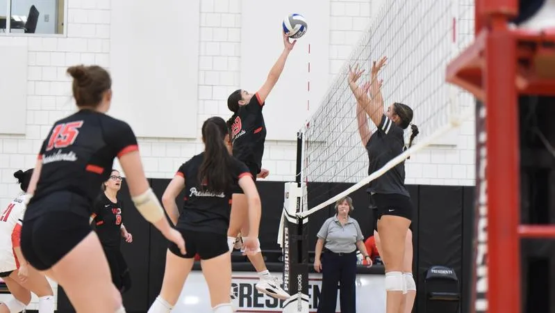 Women's Volleyball: Women's Volleyball Battles Grove City in 3-1 Defeat