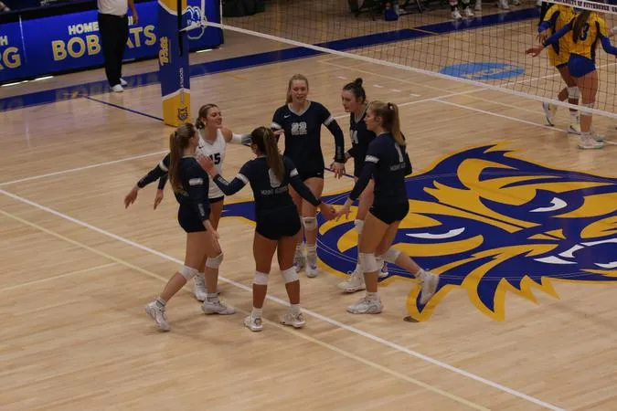 Mounties Fall in Five-Set Conference Thriller to Hilbert