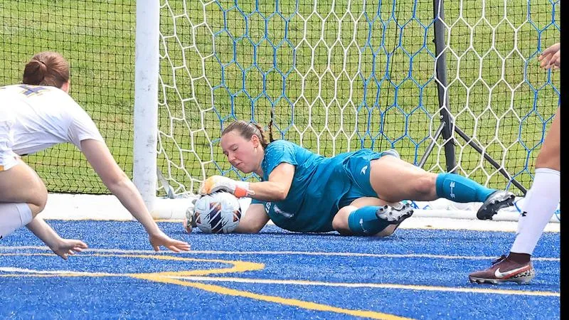 Gators Blank Yellowjackets, 2-0