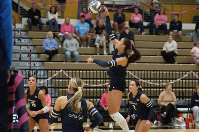 Volleyball Holds Off Seton Hill for Five Set Road Win