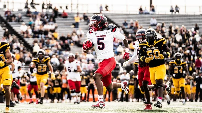 RECAP: Football notches efficient road victory at Millersville, 35-27