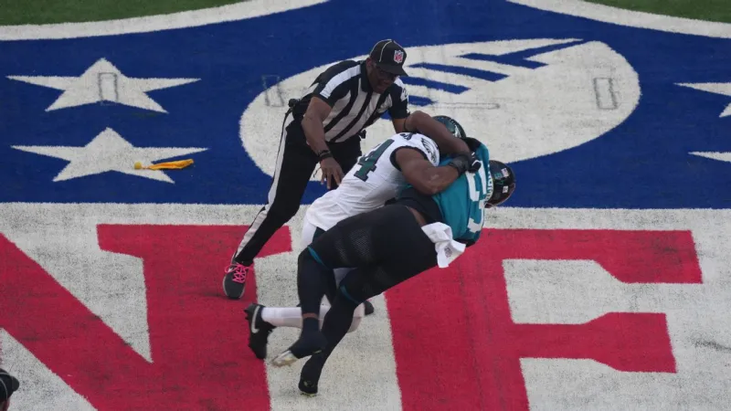 Jeremiah Trotter Jr., Bryan Thomas Jr. ejected for fighting