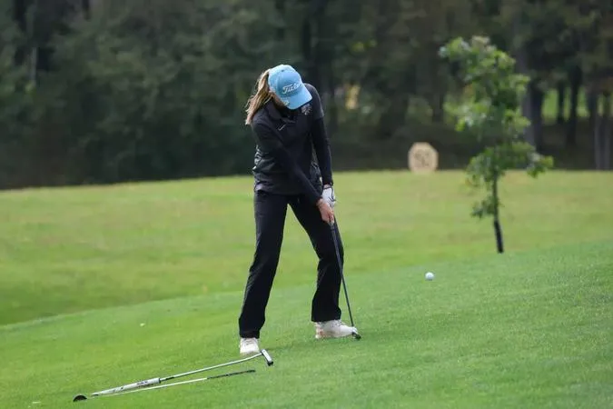 Women's Golf in Eighth Place After First Round in Erie