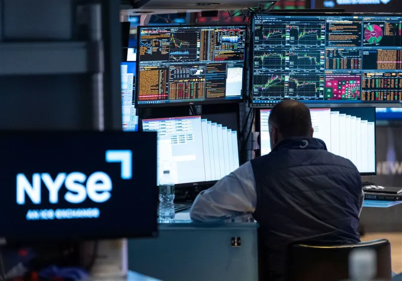 U.S. stocks hover near their latest record in mixed trading on Wall Street