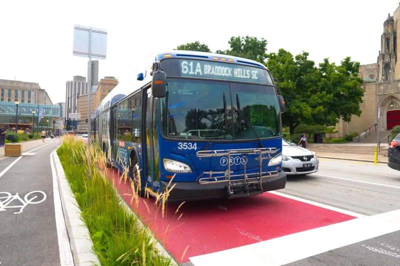 Citations for lane restriction violations begin in Oakland's bus-only lanes
