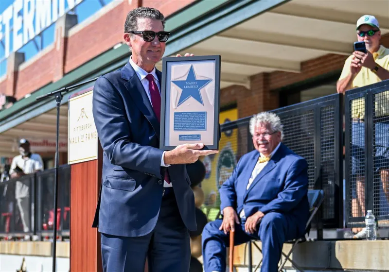 Mario Lemieux takes the stage as he and 9 other luminaries are induced into the Pittsburgh Walk of Fame