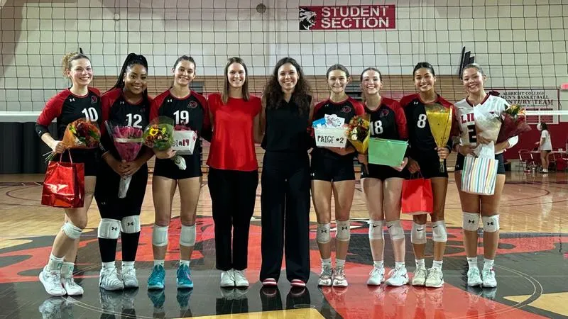 Volleyball Hosts Senior Night against Alvernia