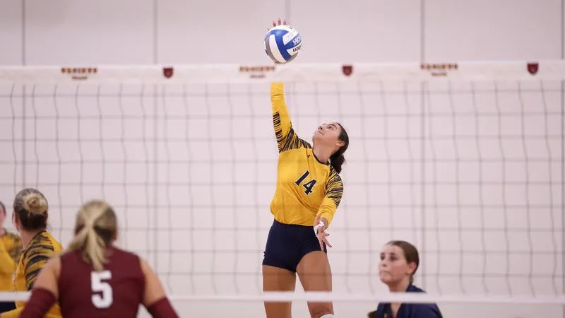 Women's Volleyball Battles to End Against Eastern