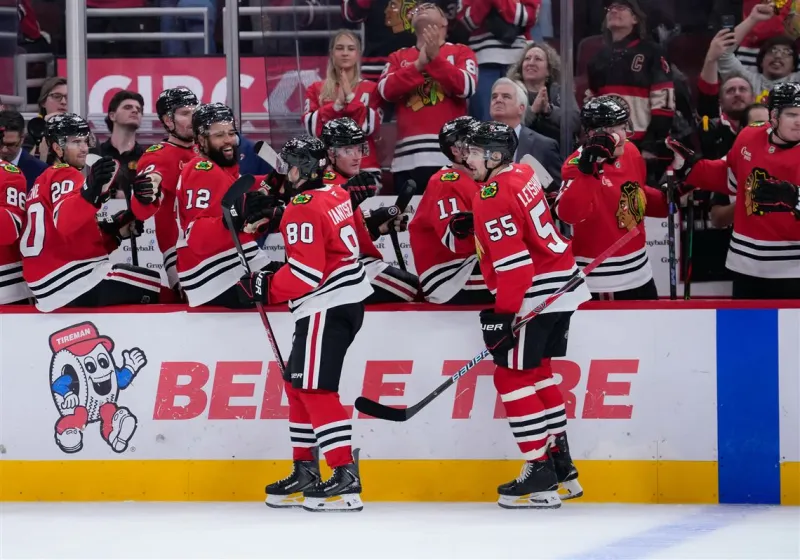 The Penguins fall to the Blackhawks despite two goals for Sidney Crosby