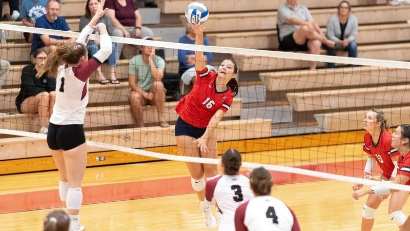 Volleyball Sweeps Tri-Match with Wins over Scranton and Clarkson