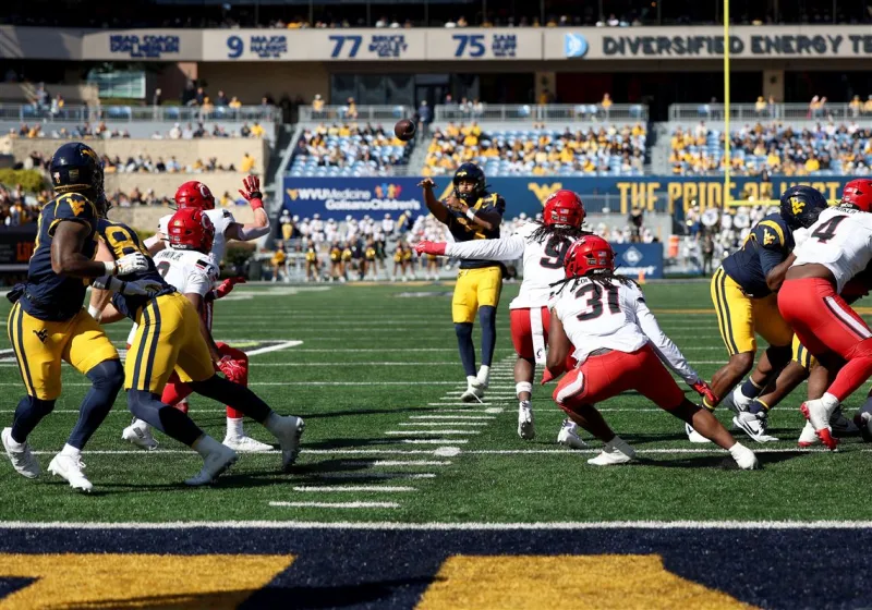 Hawkins throws for 464 and Cassidy's FG with no time left lifts West Virginia over Cincinnati 45-42