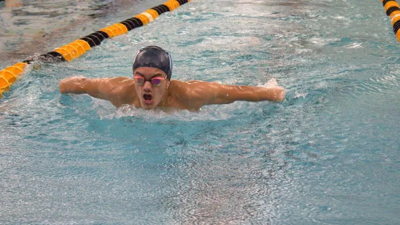 Men's Swimming Splits Season Opener at Moravian Tri-Meet