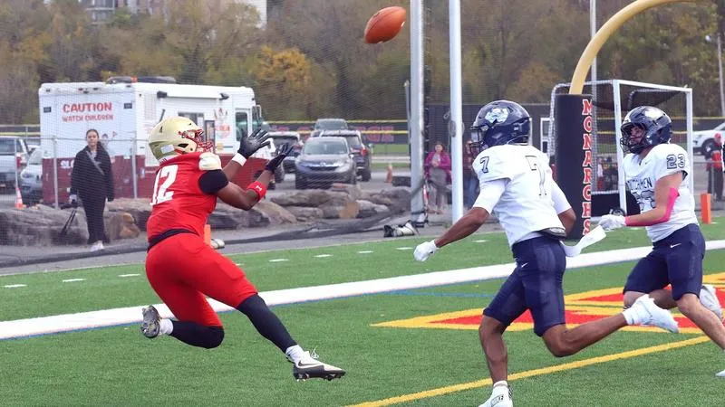 Monarchs Dominate Possession in 21-10 Victory Over Lebanon Valley