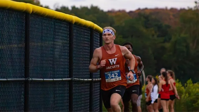 Men's cross country runs at Aubrey Shenk Invitational