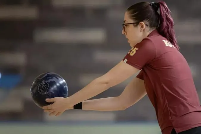 Women's Bowling wins two matches on opening day of Golden Bear Invite