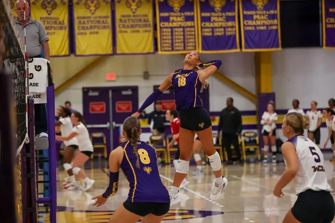 Women's Volleyball Falls to Wilmington, 3-2