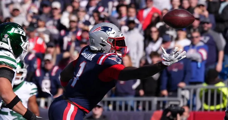 Checking in on recent former Eagles: A.J. Brown can't catch, Cam Jurgens can't get healthy