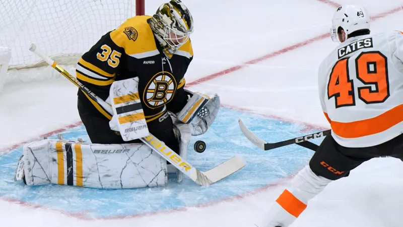 David Krejci scores twice in 3rd, Bruins beat Flyers 4-1