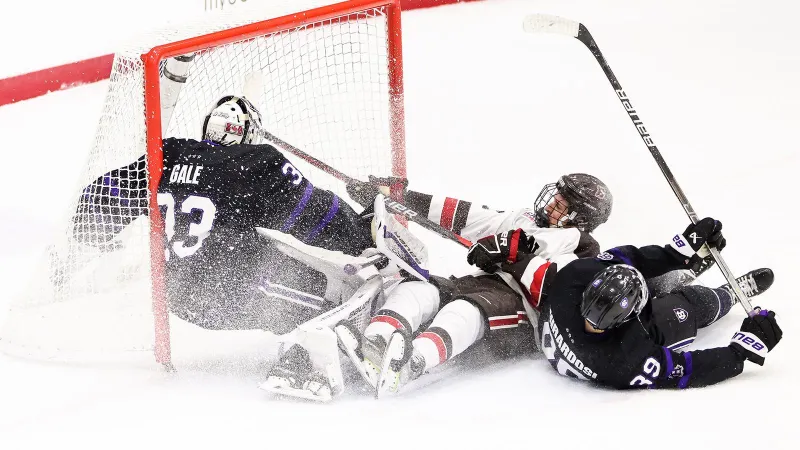 Men's Hockey Blanks Holy Cross in Physical Non-Conference Opener