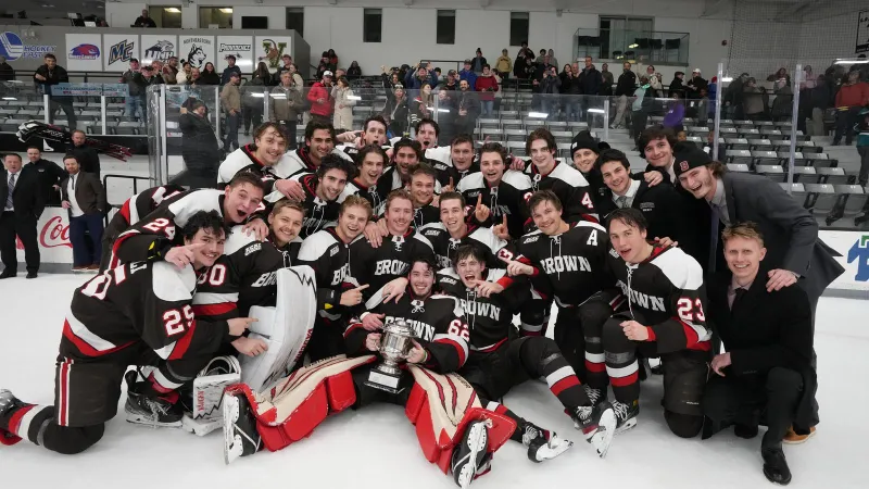Men's Hockey Claims Mayor's Cup with 3-2 Road Win Over #8 Providence