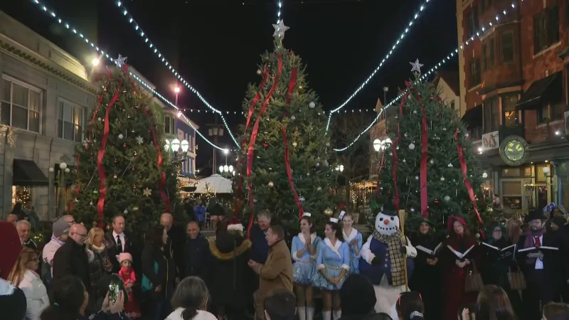Christmas comes to Federal Hill