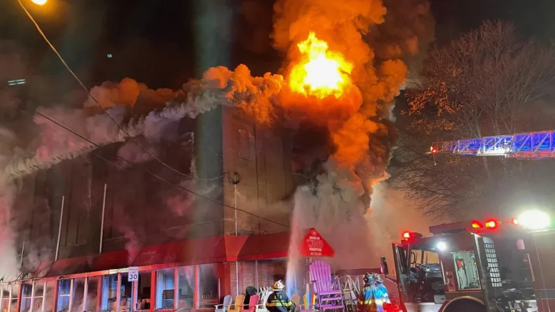 Massive fire destroys building in Lincoln