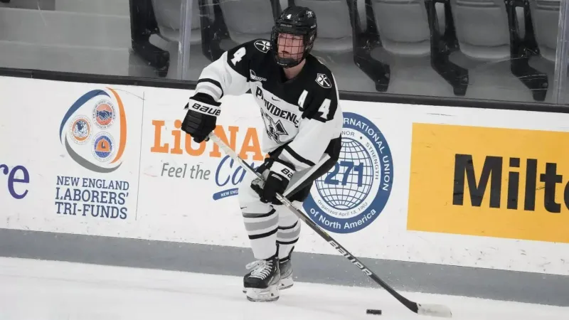 No. 9 Women's Hockey Sweeps Merrimack College