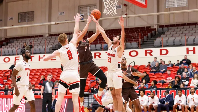 Men's basketball takes down Hartford to win fourth straight