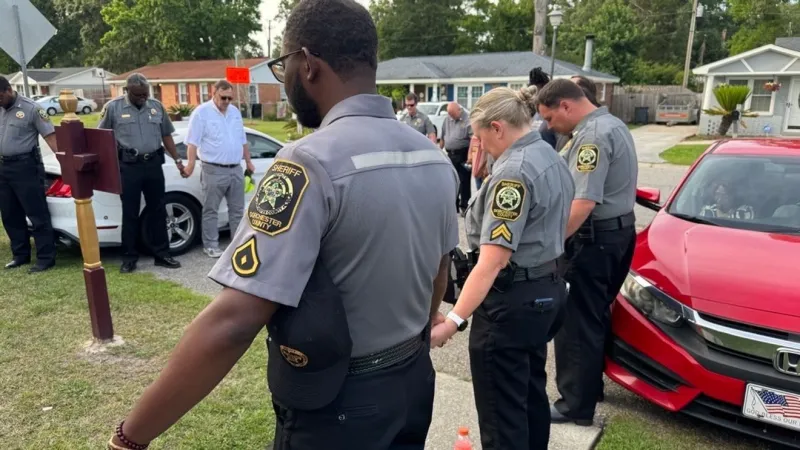 Dorchester County sheriff, deputies walk Dorchester Manor to build trust with residents
