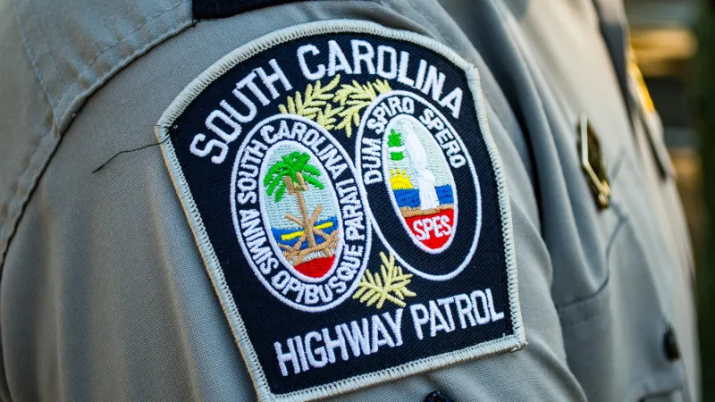 1 dead after semitruck veers off roadway, strikes guardrail along I-95