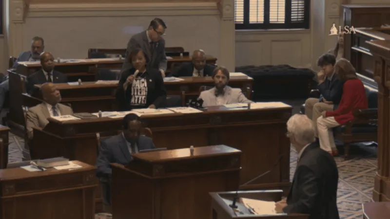 Redistricting debate drags into holiday weekend; Senate delays vote ahead of early voting